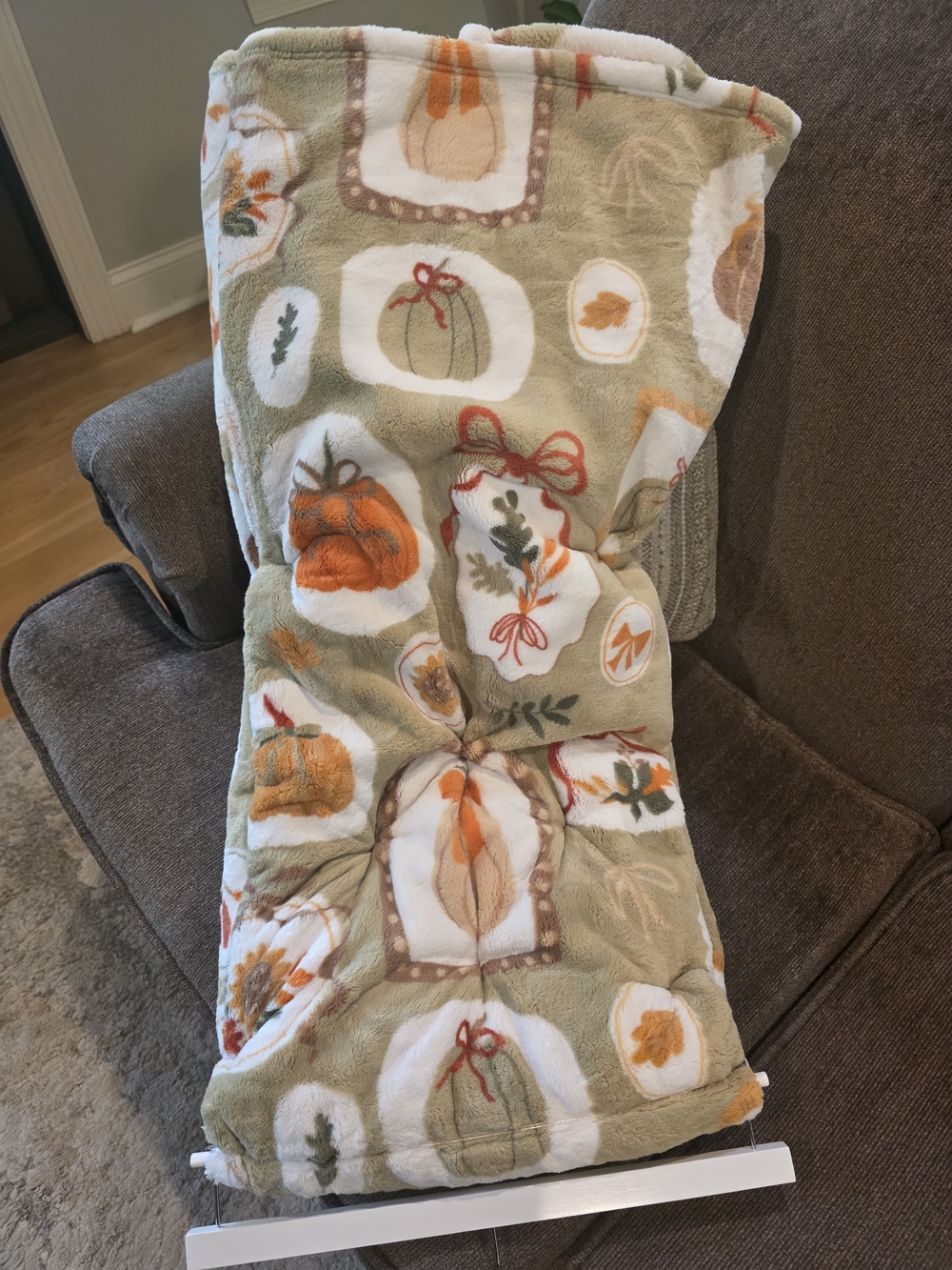Willow Harvest Pumpkin Plush Throw Blanket - Olive, Orange & Cream-NWT